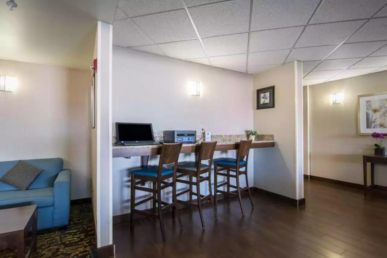 Comfort Inn & Suites South Calgary Zewnętrze zdjęcie
