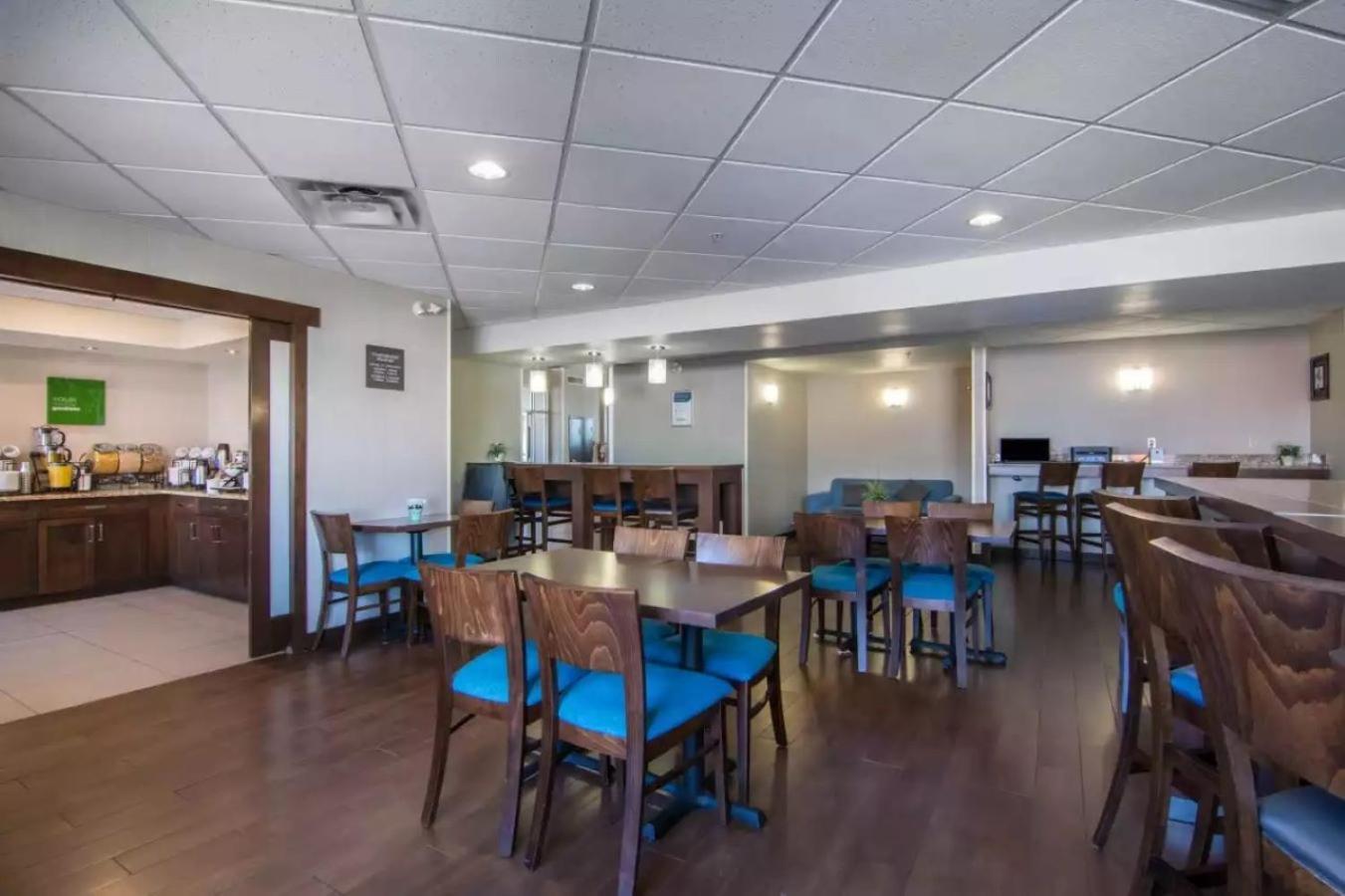Comfort Inn & Suites South Calgary Zewnętrze zdjęcie