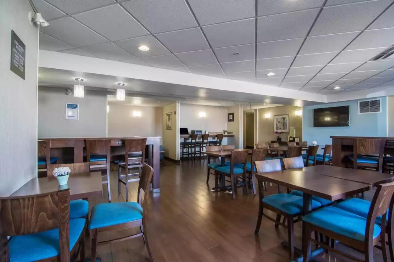 Comfort Inn & Suites South Calgary Zewnętrze zdjęcie