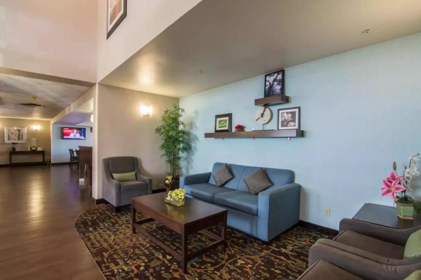 Comfort Inn & Suites South Calgary Zewnętrze zdjęcie